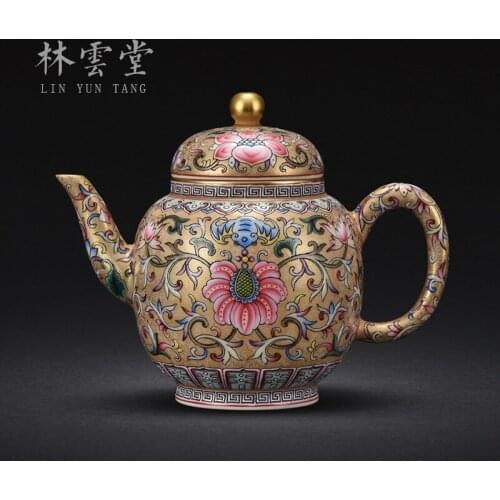 Lin Yuntangs hand-painted tea pot with golden enamel
