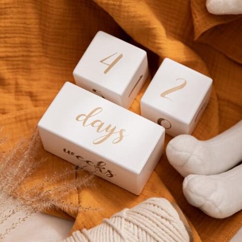 3 pcs/set Baby Month Milestone Wooden Block Square Engraved Infants Bathing Gift Newborn Photography Calendar Photo Accessories
