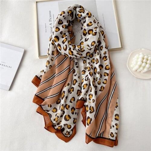 2021 Leopard Print Cotton Scarf Women Hijab Shawl Wrap Design Pashmina Bufanda Beach Stoles Foulard Female Autumn and Winter