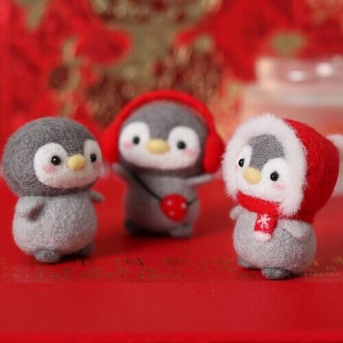 Unfinished Felt Kit 2021 New Latest Funny Festive Christmas New Year Penguin Wool Needle Felt Kit Package DIY Handmade Doll Toy