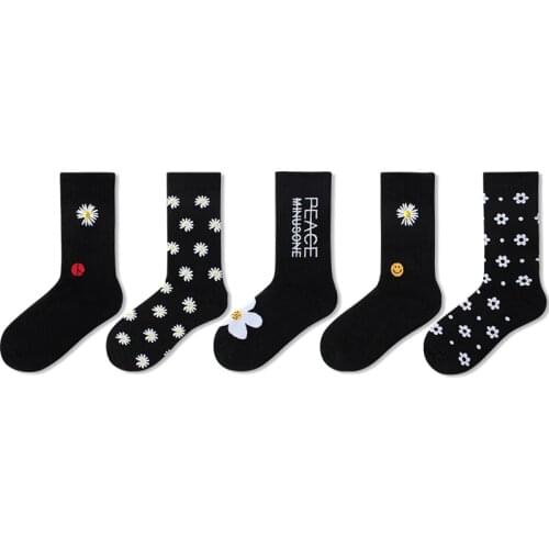 Women Daisy Socks Trendy Embroidery Personalized Mid Tube Korean Cool Harajuku Hip Hop Socks Flower Letter Men Cotton Sock