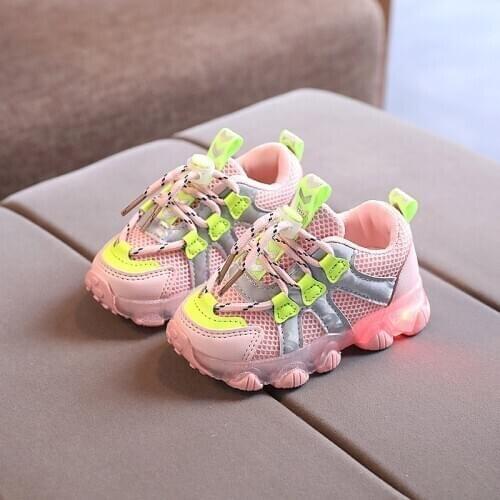 2021 New Spring Childrens Net Fabric LED Light Sports Shoes Casual Breathable Soft Mesh Shoes for Girls Shining Sneakers