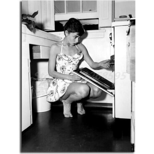 Audreys Hepburns In The Kitchen HD Wall Art Canvas Posters Prints Painting Wall Pictures Artwork For Office Living Room