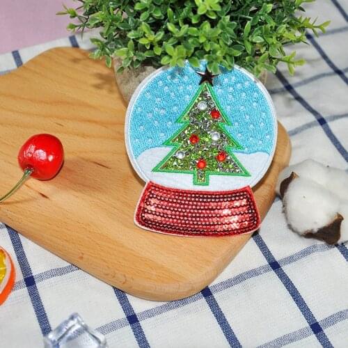 Embroidered self-adhesive Christmas Xmas Tree Patches Iron On Appliqued Diy Clothing Stickers Handmade Patchwork for Hats Shoes