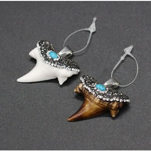 Attle Bone Pendant irregular Shape Turquoises Exquisite Charm for for Jewelry Making DIY Necklace Bracelet Accessories 30x33mm