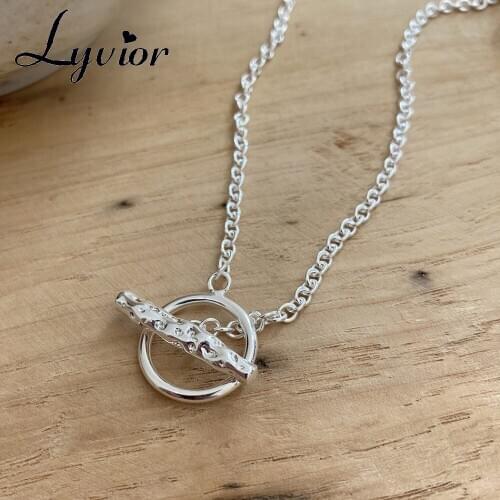 Lyvior Chains