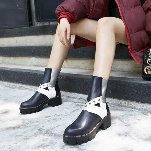 Martin boots, thick heels, personalized rivets, punk boots, spring and autumn European station, short boots, womens large