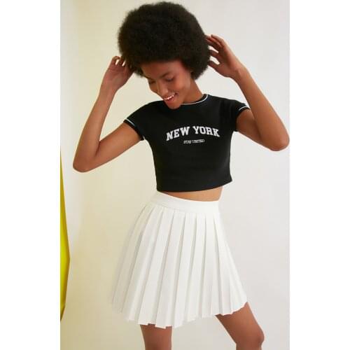 Trendyol Printed Super Crop Knitted Blouse TWOSS21BZ1193