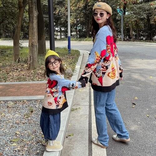 2021 parent-child fall clothing new female and female Korean casual abstract pattern knitted sweater girl cardigan trend