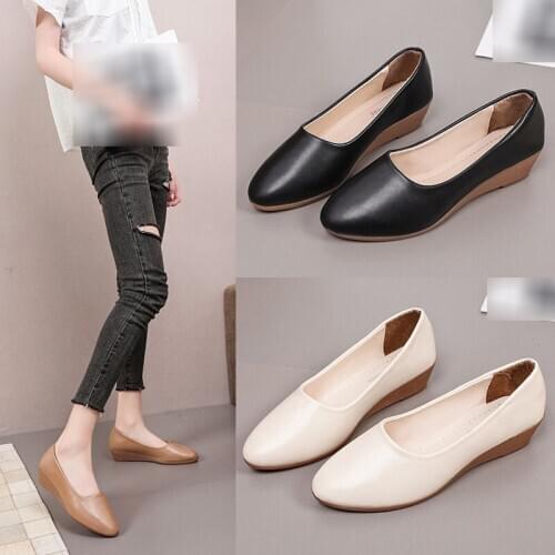 Womens Flat Shoes, Black Commuter Work Shoes, Comfortable Pointed Mother Shoes (A Little Slope)
