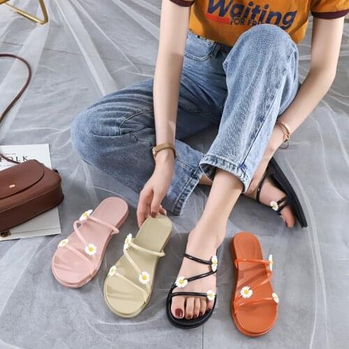2021 New Summer Casual Fashion Small Daisy Beach Slippers Fashion Student Sandals Women Half Slippers Indoor and Outdoor Flat Sa