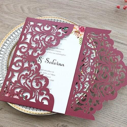 50 pieces/lot) Laser Cut Burgundy Pocket Wedding Invitation Card Personalize Print Birthday Engagement Invite Card IC145