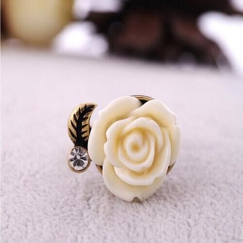 2019 new European American big fashion female models rose flower finger ring Italina girlfriend gifts hollow lace flowers ring