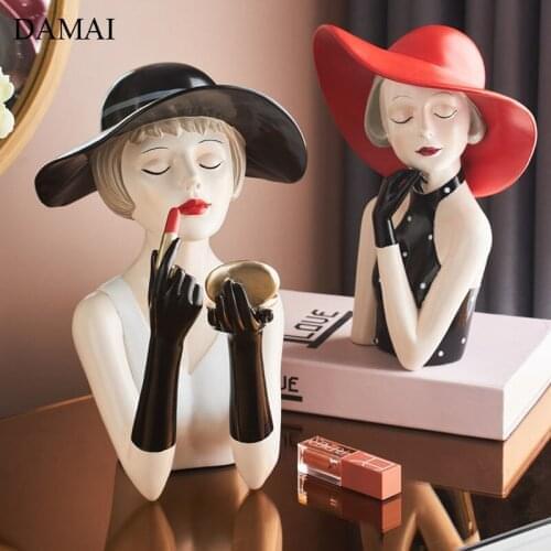 Modern Girl Home Decor Figurine Living Room Decoration Accessories Coffee Table Desktop Decorative Creativity Resin Ornaments