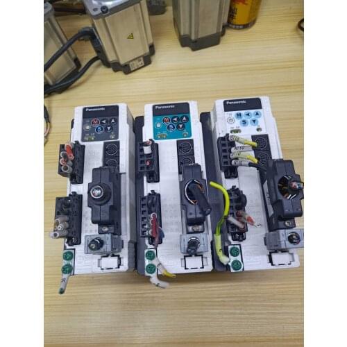 MCDDT3520053 servo driver , used in good condition . 80% appearance new , good working , free shipping