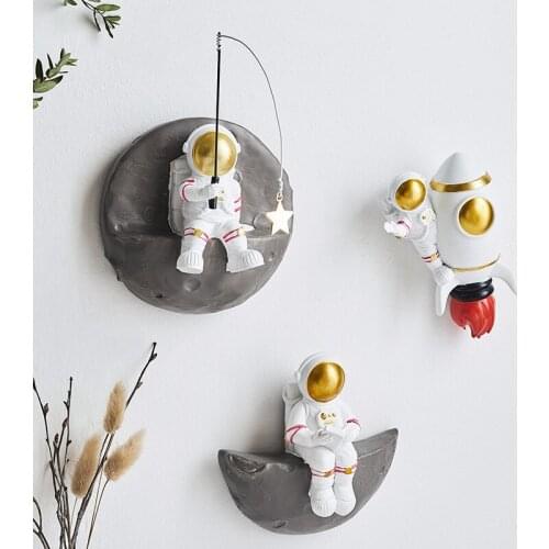 Creative Resin Astronaut Wall Hanging Nordic Wall Decor Bedroom Study Livingroom Background Home Decor Cosmonaut Ornament Gifts