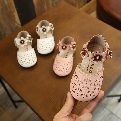 Girls Korean version Baotou sandals princess shoes 0-15- year - old girls baby flowers hollowed - out sandals soft soles