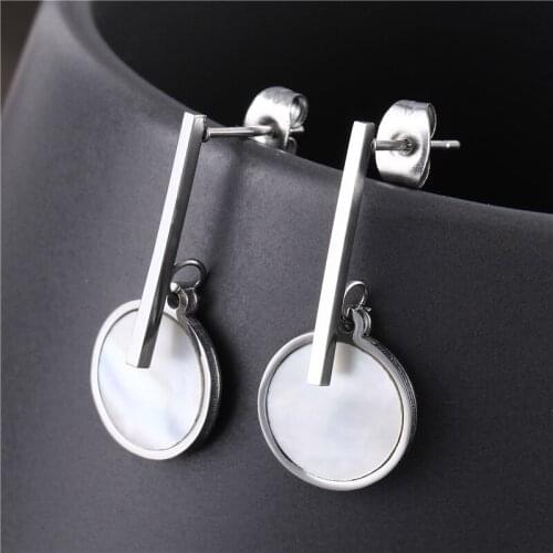 Fashionable Stainless Steel Leaf Titanium Steel Round Bear Shell 2021 Office Recommend Earring for Girls Luxurious Bridal