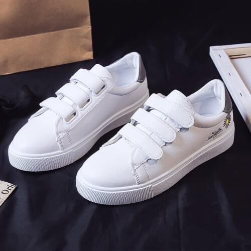 Running Shoes Womens Vulcanize Shoes 2021 Casual Classic Solid Color PU Sports Shoes Women Outdoor Light White Shoes Sneakers