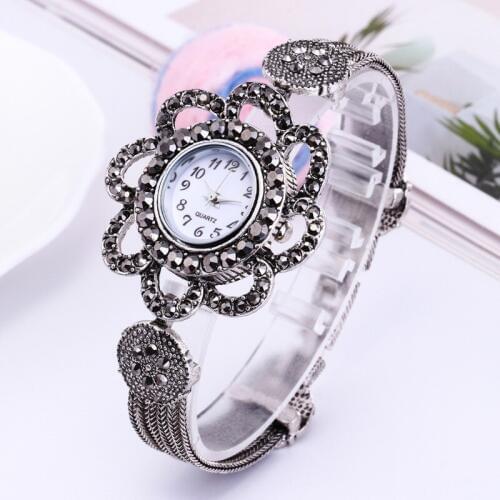 Luxury Silver Women Bracelet Watches Retro Crystals Ladies Dress Watch Creative Quartz Wristwatch reloj mujer Female Clock Gift