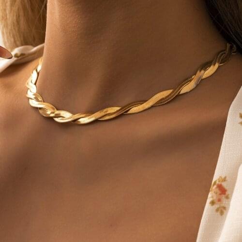 Fashion Blade Snake Chain Choker Necklace for Women Classic Twist Flat Clavicle Necklace Party Jewelry Accessories
