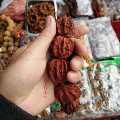 Withered walnut hand string wild wild pork walnut hand string tied to the son of 18 tablets