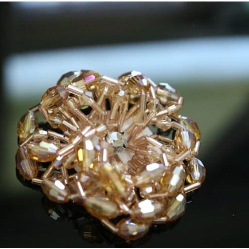 Fashion handmade beads flowers beaded patches for clothing DIY rhinestone sequins Sew on patch embroidery applique parche ropa