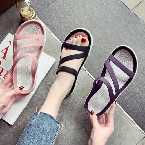 2021 Casual fashion sandals and slippers hollow flat slippers plastic beach shoes women