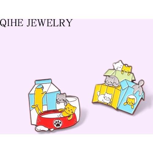 "The Fun of Cats" Enamel Pins Cute Kitten Playing With Cardbox Metal Cartoon Brooches Badges Pins Customization Gift Accessories