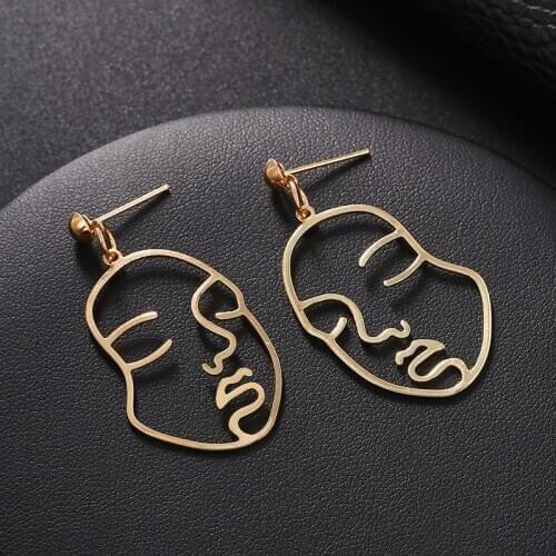 2020 New Arrival Abstract Stylish Hollow Out Face Dangle Earrings Girls Statement Drop Earrings Statement Earrings