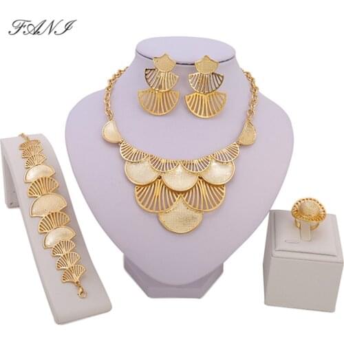 Fani 2018 Exquisite Dubai Gold Jewelry Set Brand Nigerian Wedding woman accessories Jewelry Set Wholesale statement jewelry set
