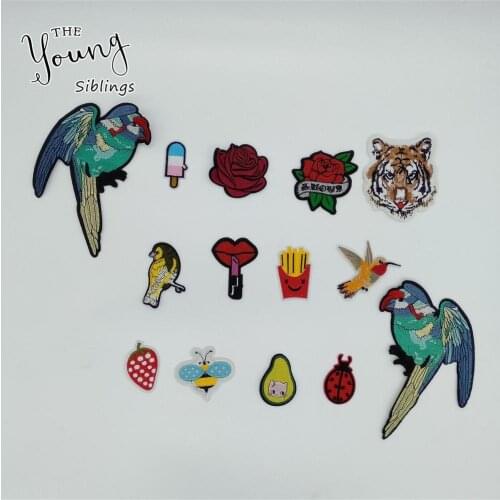 Fashion style Cartoon Parrot Patches Hot melt adhesive Applique Embroidery Iron on patch DIY Clothing Accessories 1pcs sell