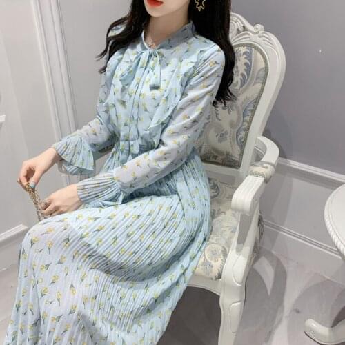 Fashionable womens small fresh chiffon floral dress long-sleeved autumn dress was thin temperament lace-up bottoming dress