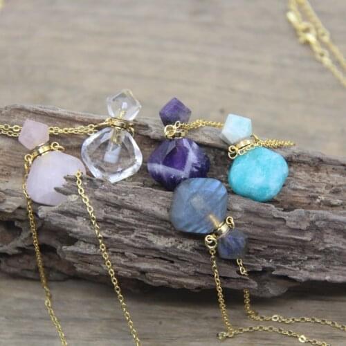 Natural Crystal Mini Perfume Bottle Pendants Chains Labradorite Essential Oil Diffuser Vial Charms Necklace Women Jewelry QC1001