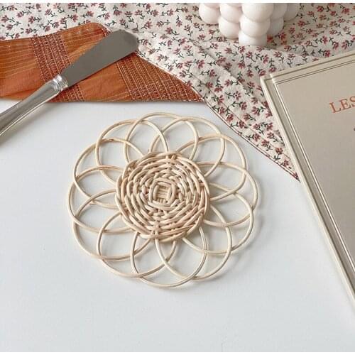 Japan Style Rattan Woven Drink Coasters Handmade Flower Shape Pot/Bowl Holder Heat Resistant Pads Creative Placemats
