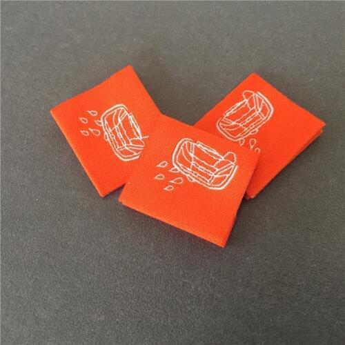 Custom 2.5*4.4cm High Density Manhattan Folding Clothing Woven Labels