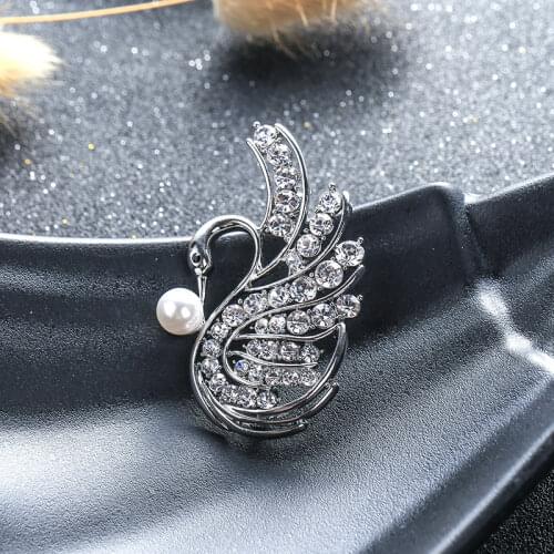 New 2021 Female Crystal Stone Brooch Classic Cute Pins Party Brooches for Women Dainty Bridal Swan Love Wedding Brooch
