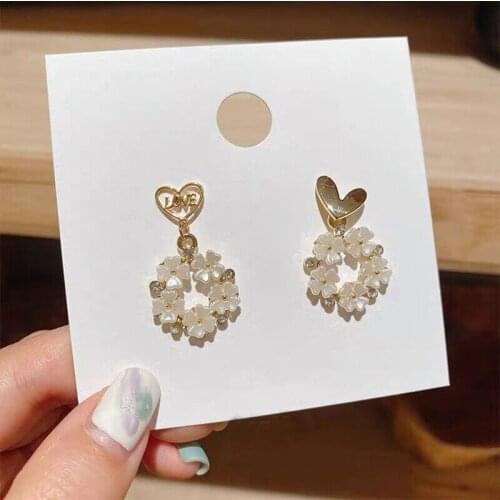 Korean Japanese Lovely Shell Flower Metal Earrings Women Five Petal Wreath Earrings White Circle Lovely Sweet Fashion