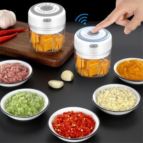 Mini crusher electric garlic masher is sturdy and durable, with USB charging function, can crush garlic, ginger, pepper
