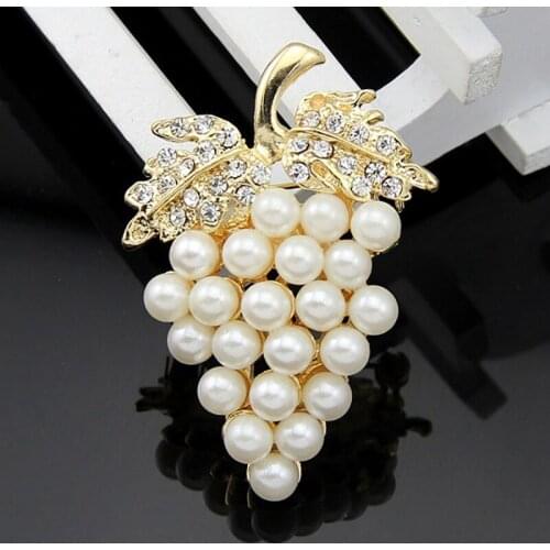Gold Crystal Rhinestones Diamante Imitation Pearl Grape Fruit Brooch Pins For Women Dress Decorations Bejeweled Gift AD050