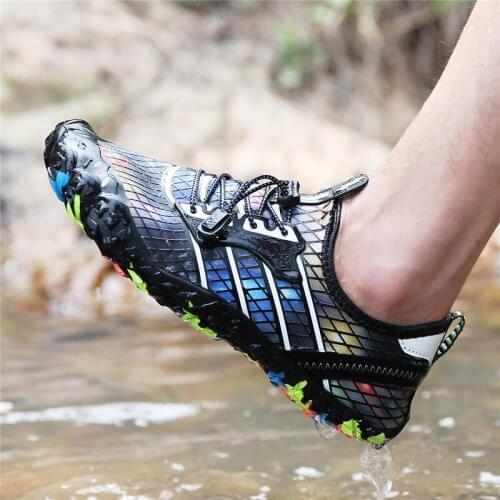 2021 new Aqua Shoes summer water shoes sports shoes men beach shoes upstream ladies slippers diving swimming water socks # 35-47