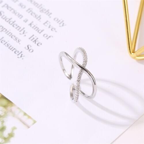 Bettyue Distinctive Cross Appearance Two Colors Adjustable Elegant Ring With Different Side Simplicity Crystal For Female