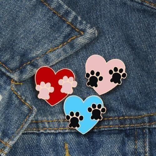 3 Colors Cat Paw Print Brooches Pink Blue Red Love Heart Printing Enamel Metal Lapel Shirt Button Pin Badge Lovely Women Jewelry