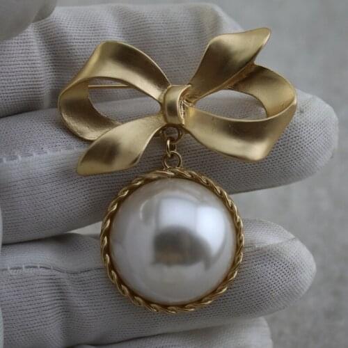 Japanese and Korean jewelry Vintage pearl bow ins matte womens anti-glare silk scarf buckle brooch brooch