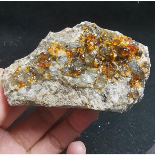 113.8g.100% natural crystal with garnet mineral specimen stone and crystal healing crystal quartz gem home Furnishing decorati