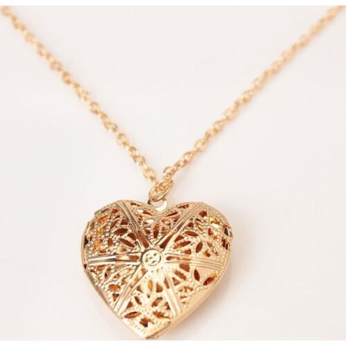 The Latest Heart Shaped Necklace Of Love Can Play An Open Photo Pierced Through Small Flower Peach Heart Necklac Box Physiognomy