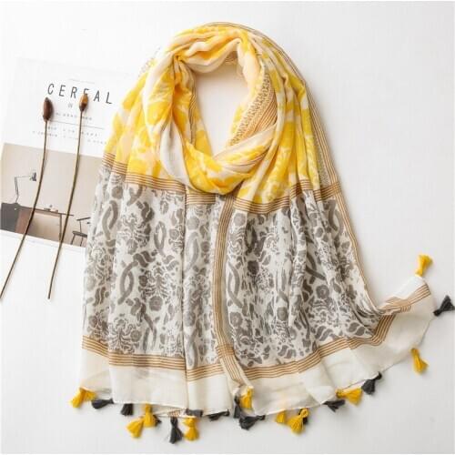 2020 New Beautiful Ombre Floral Print Tassel Scarf Shawls Long Soft Cotton Flower Print Wrap Hijab Scarves 3 Color Free Shipping