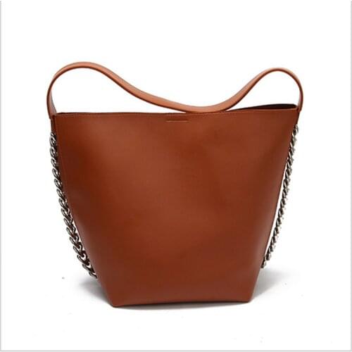 202 0 new fashion bucket bag womens bag simple and versatile single shoulder bag retro chain packaging decoration big bag fashi