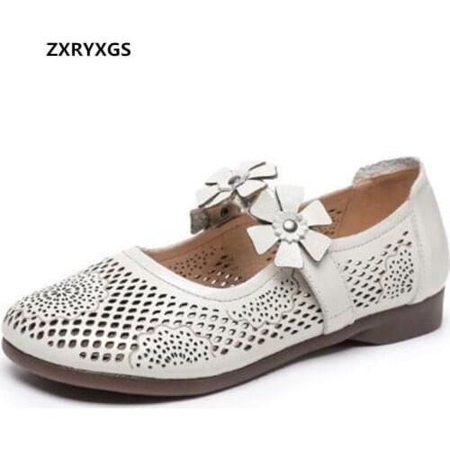 Promotion 2021 New Summer Flowers Cowhide Hole Hole Shoes Breathable Sandals Comfortable Soft Sole Comfortable Mother Sandals