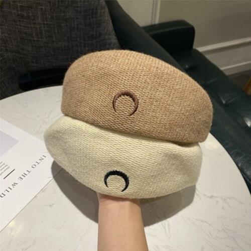 Simple moon embroidery beret womens autumn and winter all-match British retro peaked cap autumn fashion warm painter hat beanie